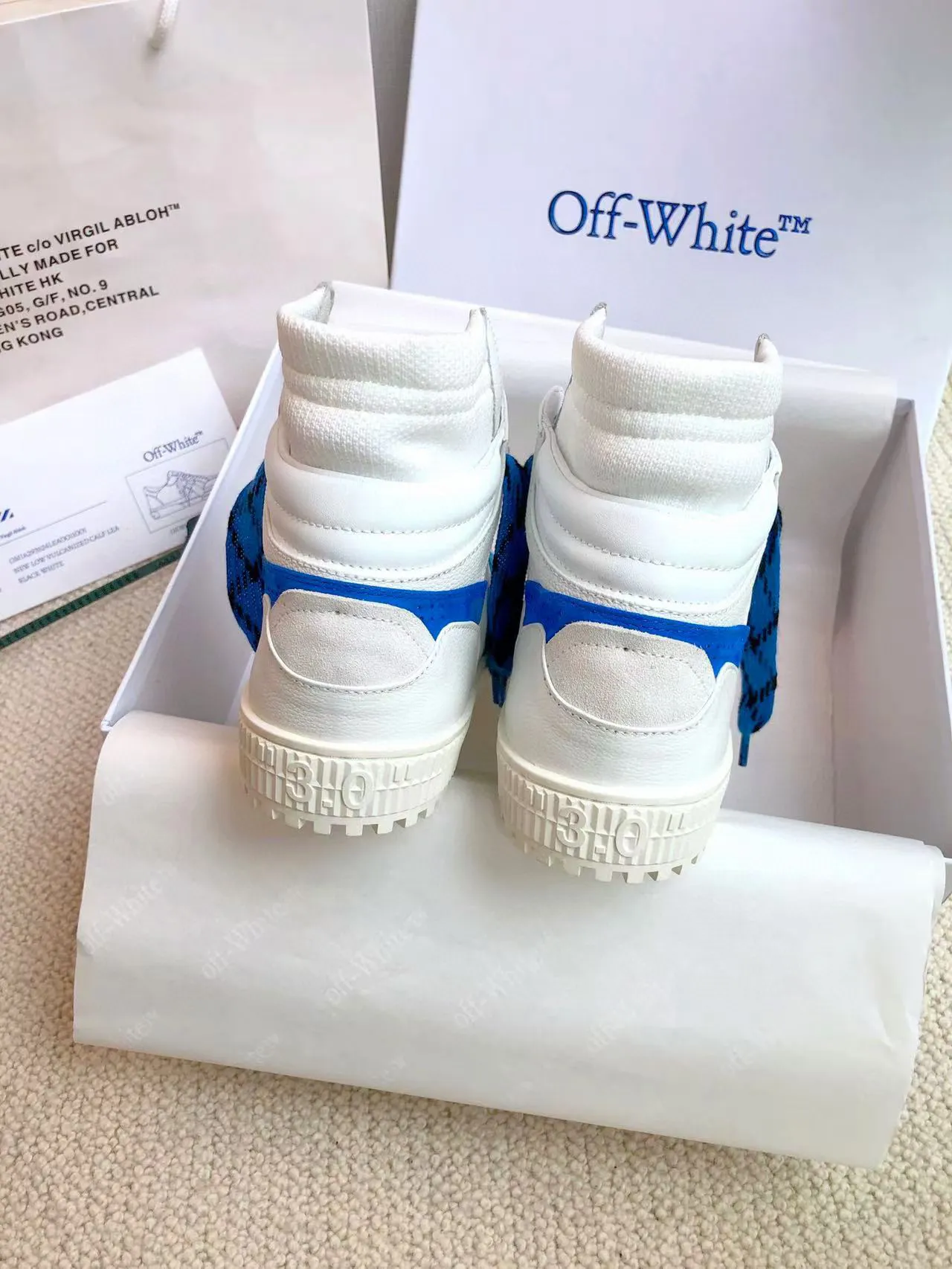 Men's shoes💰620 OFF WHITE ⚡️Couple style⚡️🍓New color🍓 The latest spring model of Gaobang street casual Martin style masterpiece, released the highest quality version on the market 👊 Series original mold opening, original lasting, production technology 1:1 original ➰🔜The best choice for more and more celebrities and Internet celebrities🔸In the classics Changes in the code🔸Innovate in the trend🔸Strive to break away from the shackles of bad street design🔝Although he is not the originator of fashion design, he is definitely a shining dark horse in avant-garde design🐴🆙Do not follow the trend🔅Not universal beauty🔅 Fabric💯First-layer cowhide Lining💯Imported skin-friendly and environmentally friendly polyester mesh Foot pads💯Original molded high-elastic environmentally friendly molding pads Midsole💯Original sleeve lasting process Outsole💯Rubber outsole Packaging💯Official website synchronizes a full set of packaging (brand wrapping paper, brand certificate, brand bag) code number 35-44, 45 customized